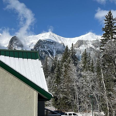 Banff Wood Lodge Canmore Exterior photo