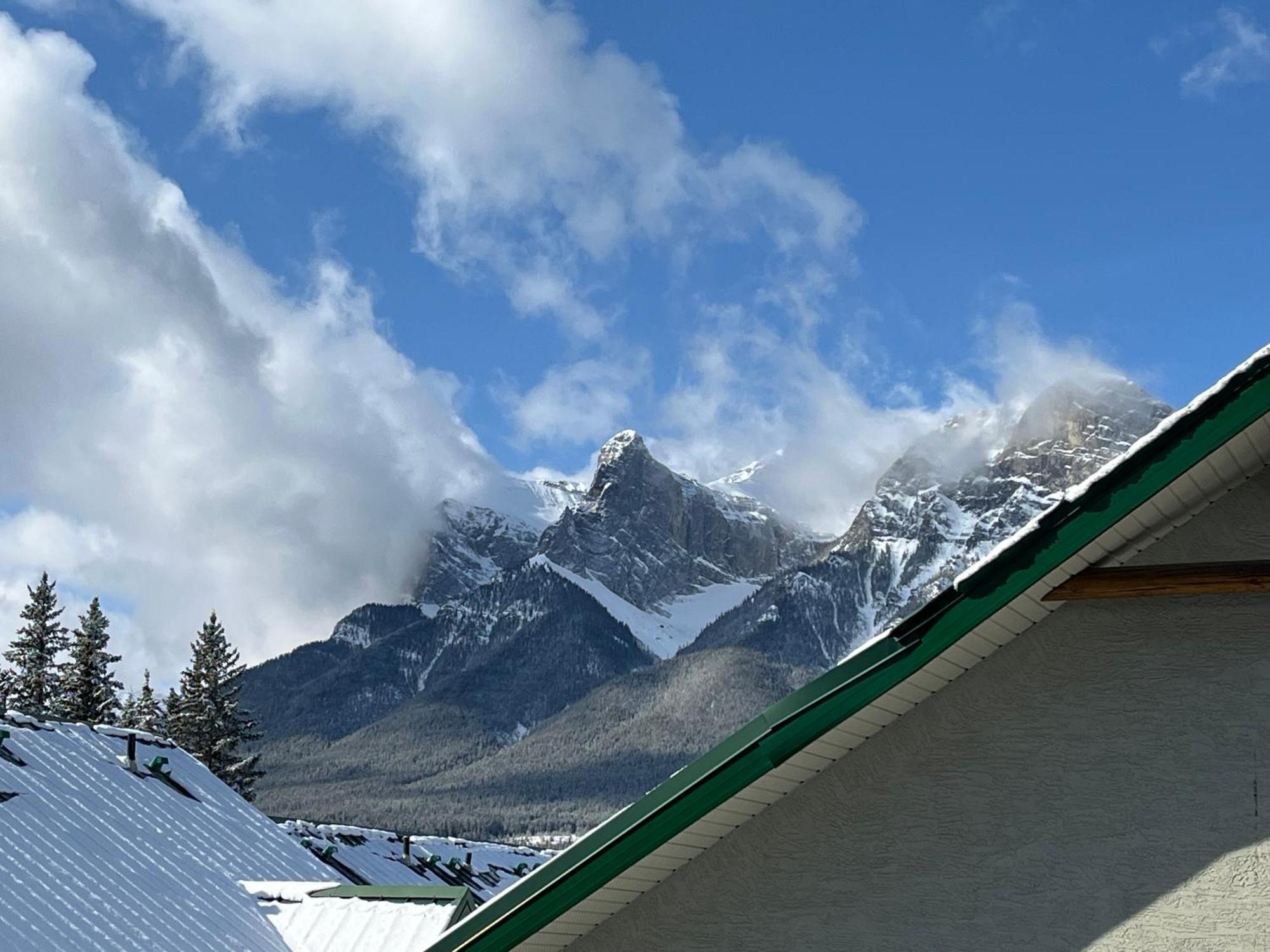 Banff Wood Lodge Canmore Exterior photo