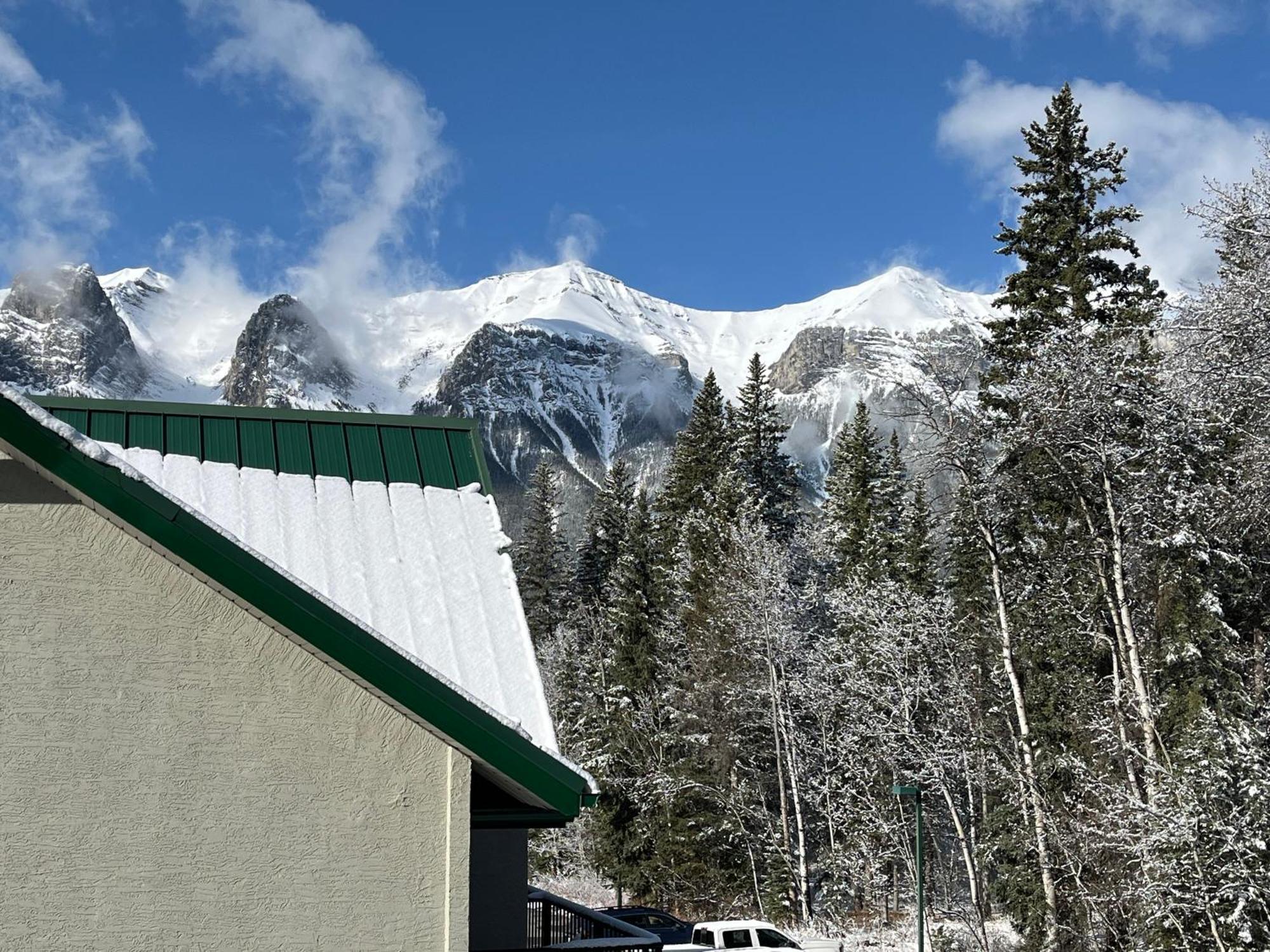 Banff Wood Lodge Canmore Exterior photo